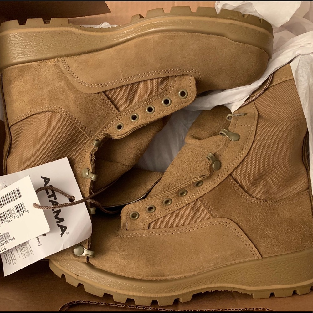 Coyote combat boots, temperate weather, 8.5 wide